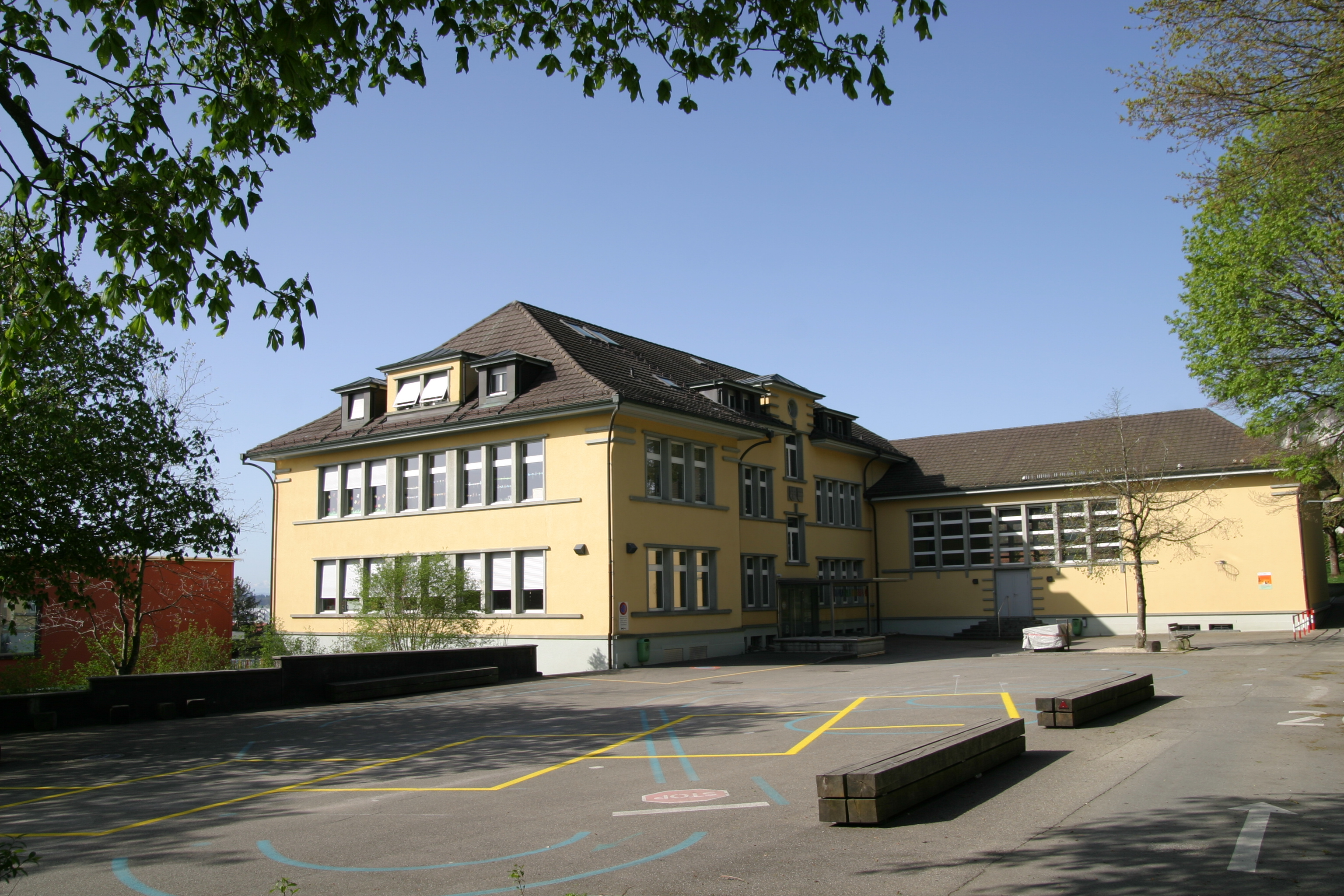 Schulhaus Oberdof
